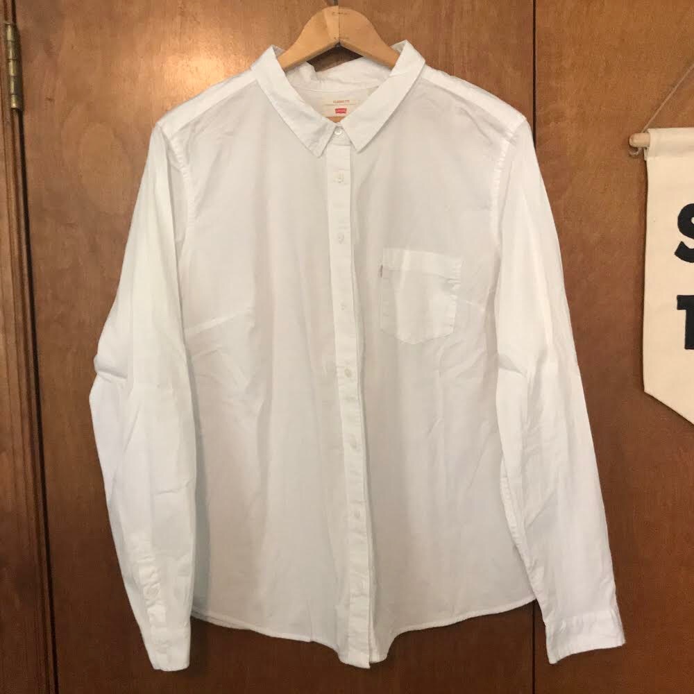 Levi’s Classic Fit Button Down Shirt